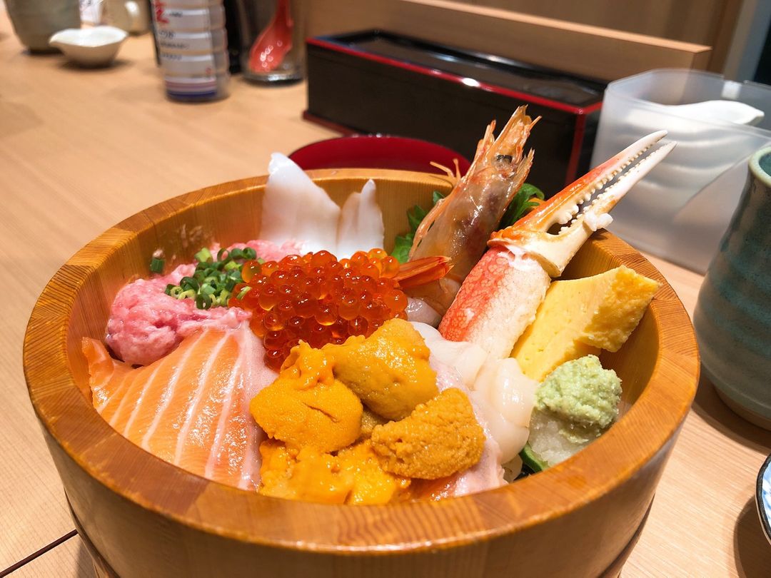 大江戶海鮮丼　海膽盛七種類蓋飯　日幣3600圓