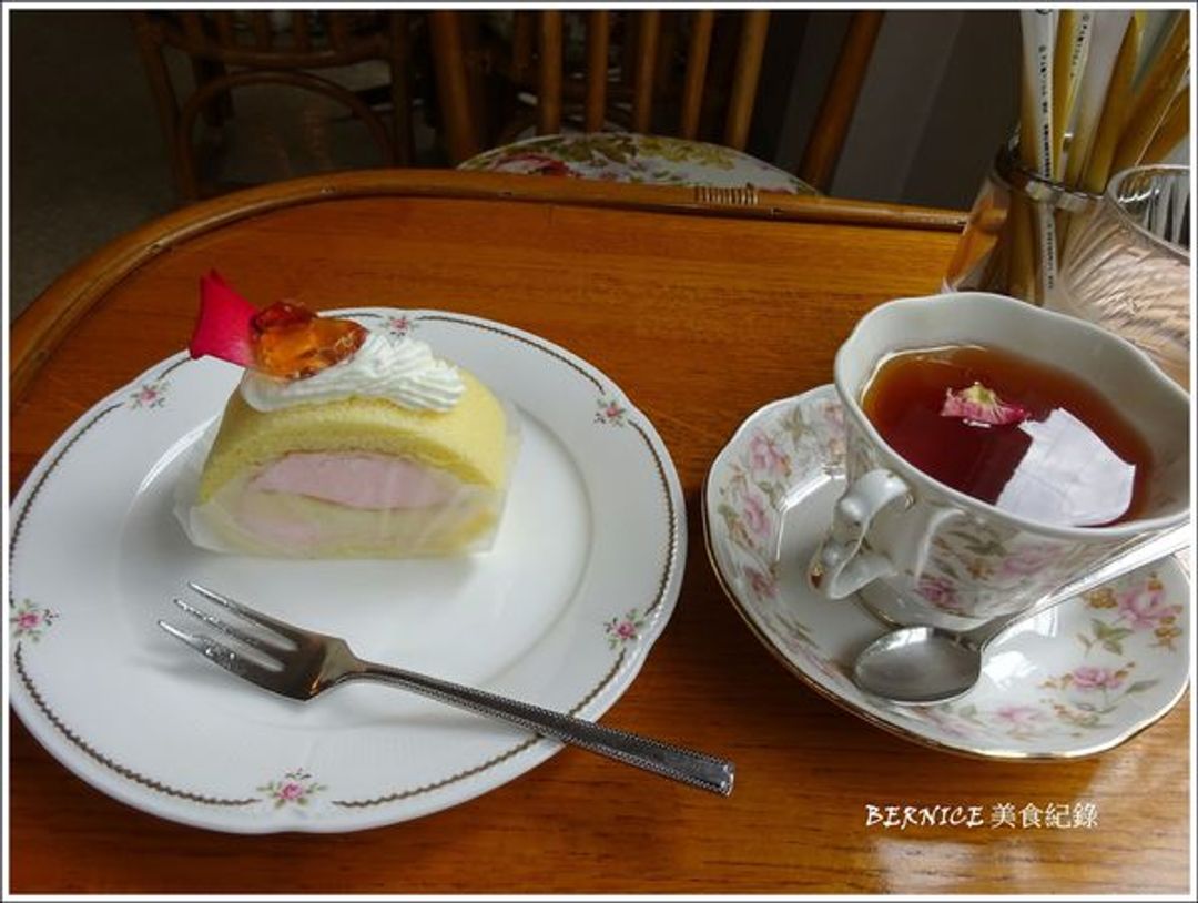 京都美食 每年只在玫瑰花開時期營業的玫瑰咖啡屋 ラビアンローズカフェ 日本 關西 旅行酒吧