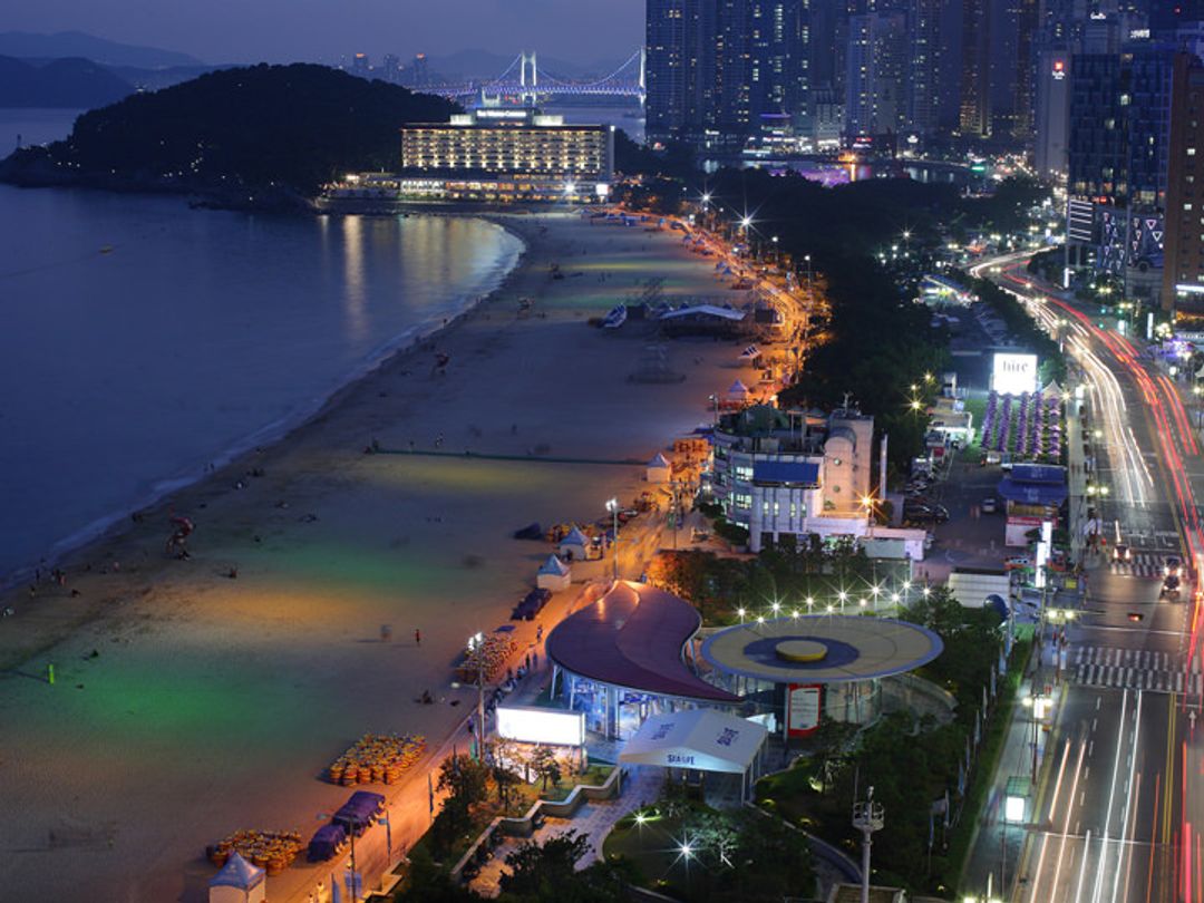 2023釜山广安里海水浴场游玩攻略,天氣好的話坐在這裡，欣賞著...【去哪儿攻略】