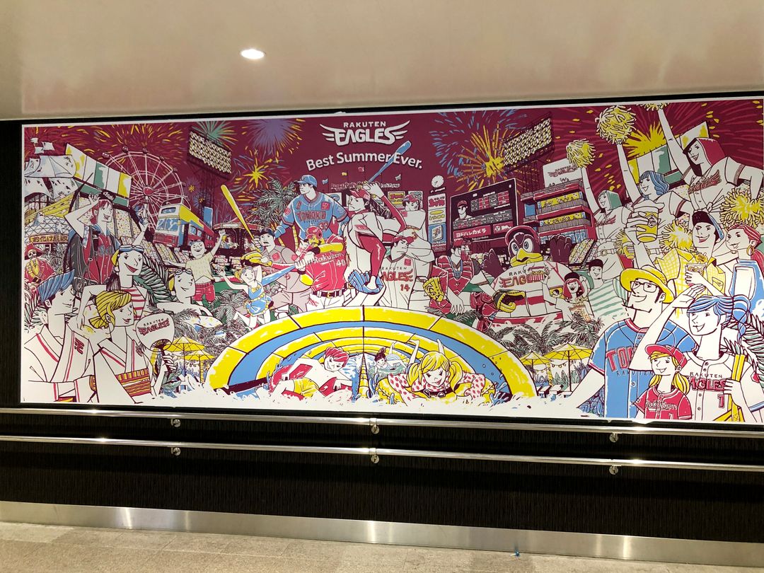 在仙台車站內就可看到樂天金鷲的插畫廣告