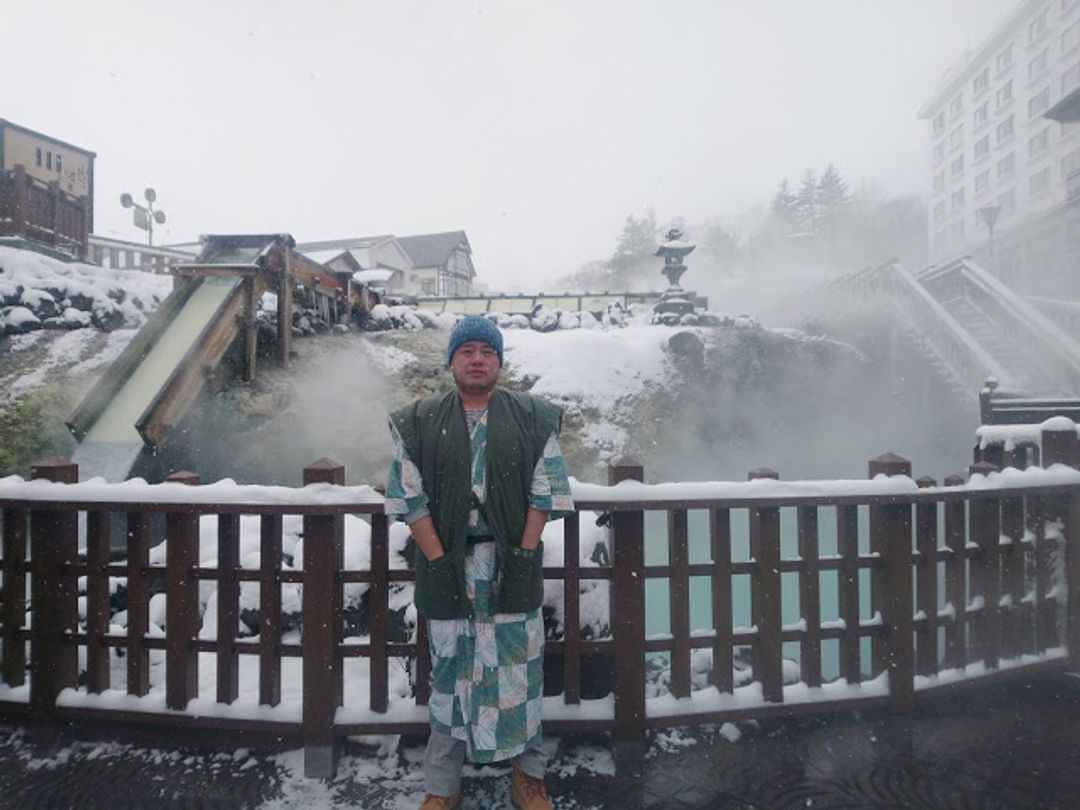 就是要穿日式浴衣散步於銀白世界的雪中草津溫泉 日本 東京 關東 旅行酒吧
