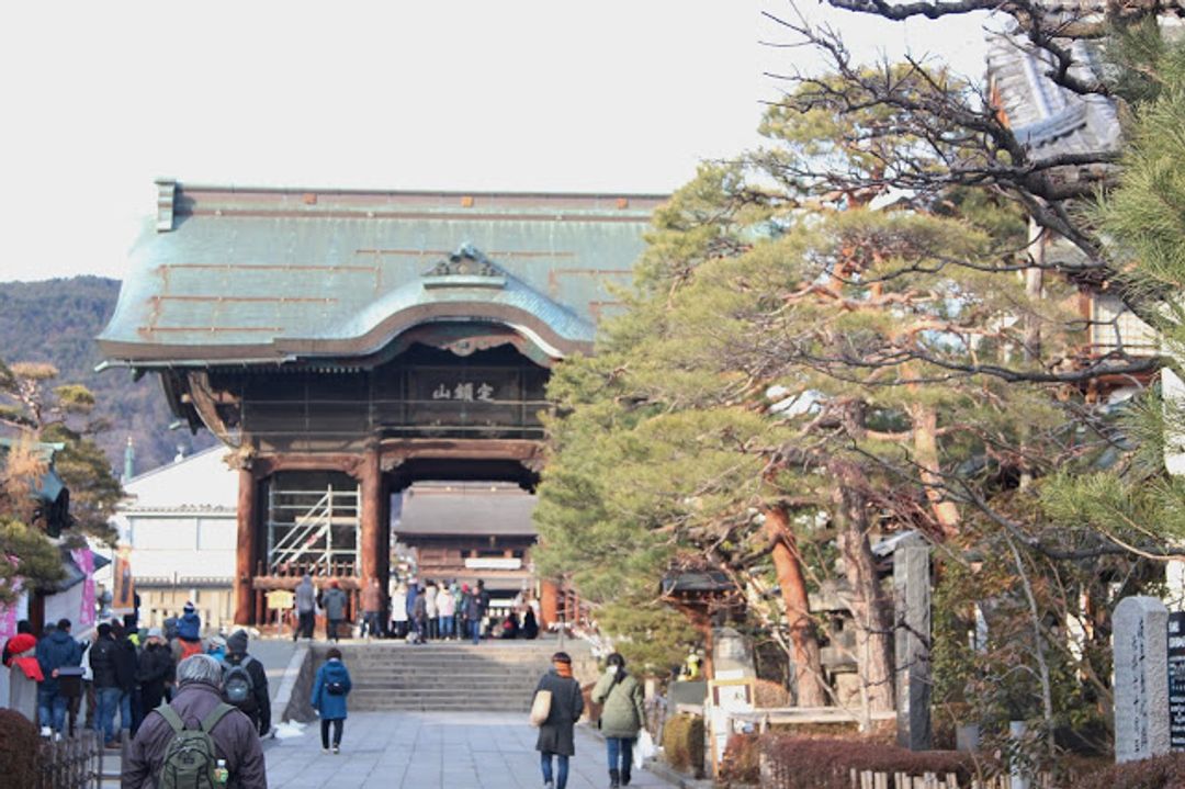 長野電鉄1000系列車 才能享受的長野冬季震撼景觀 參訪善光寺 日本 名古屋 中部 北陸 旅行酒吧