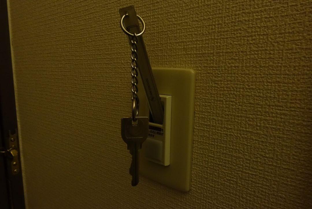 進門請這樣插鑰匙，我每次都搞錯XDD