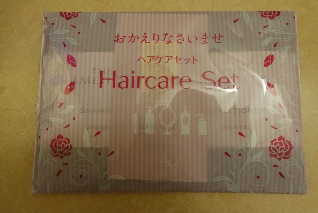 每個入住的女性房客都可以拿到這組SHISEIDO洗髮組(有洗潤護)