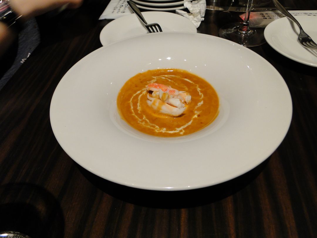 冷湯:湯喝起來應該是用南瓜及蝦頭蝦腦去熬成的濃湯,上頭放的是蟹肉