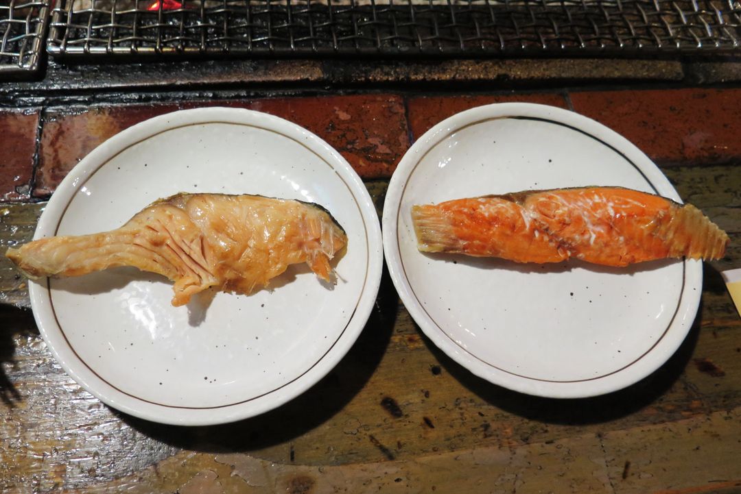 秋鮭（左）、紅鮭（右），色澤和口感都有明顯差異～