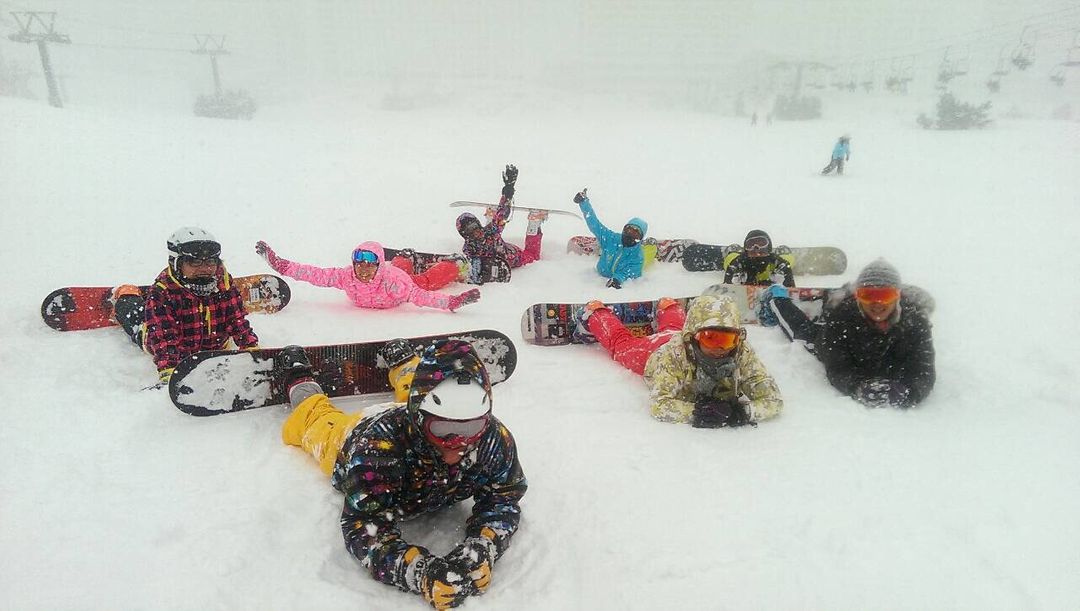 日本新潟縣苗場滑雪場★綠線 一群雪友們的喬裝海豹部隊XD