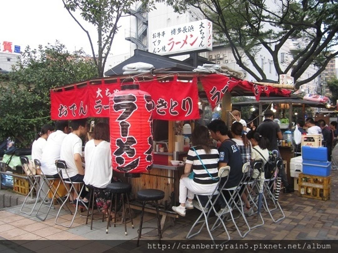福岡 多次在日劇中看到 這次終於一嘗到屋台吃拉麵 日本 九州 旅行酒吧