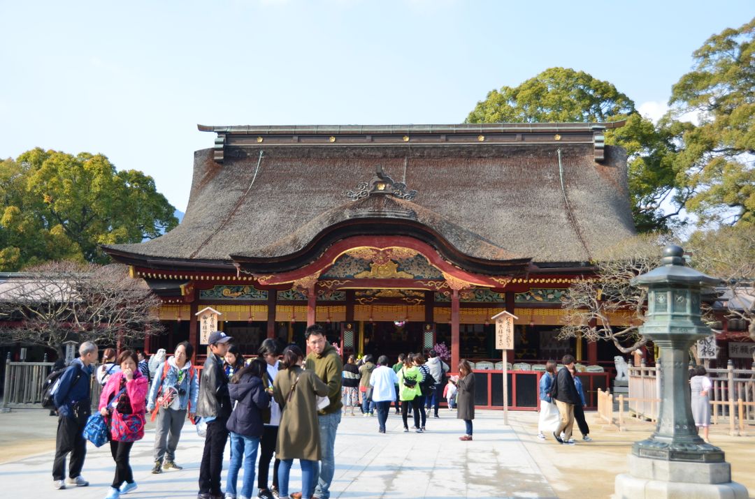 天滿宮的正殿是日本天正19年(1591年)由小早川隆景重建，表現出日本桃山時期華麗豪放建築的特徵。