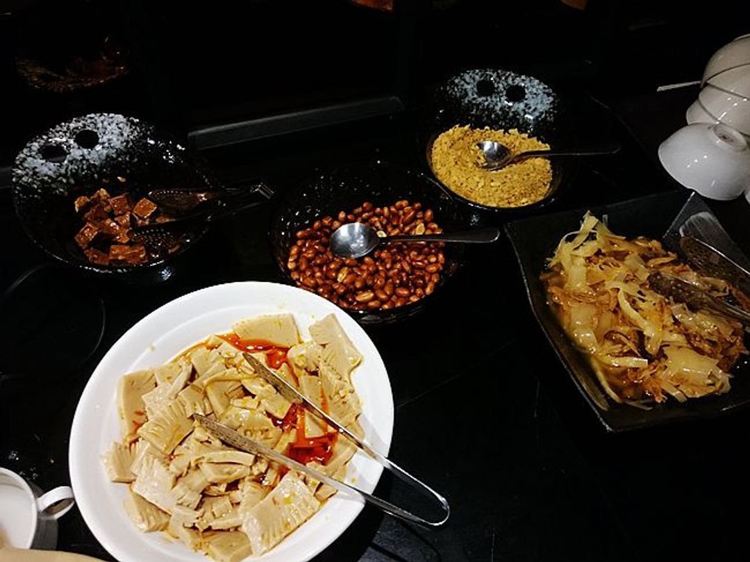 稀飯配的是「新隆發醬園」的醬菜