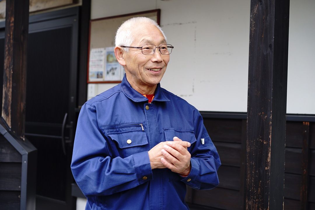 館長說起比內雞手舞足道地很興奮。