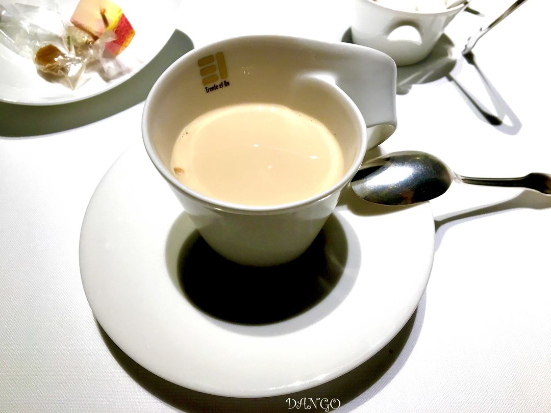 餐後的飲料可以選擇咖啡or紅茶，還可以續杯，也太好了!!