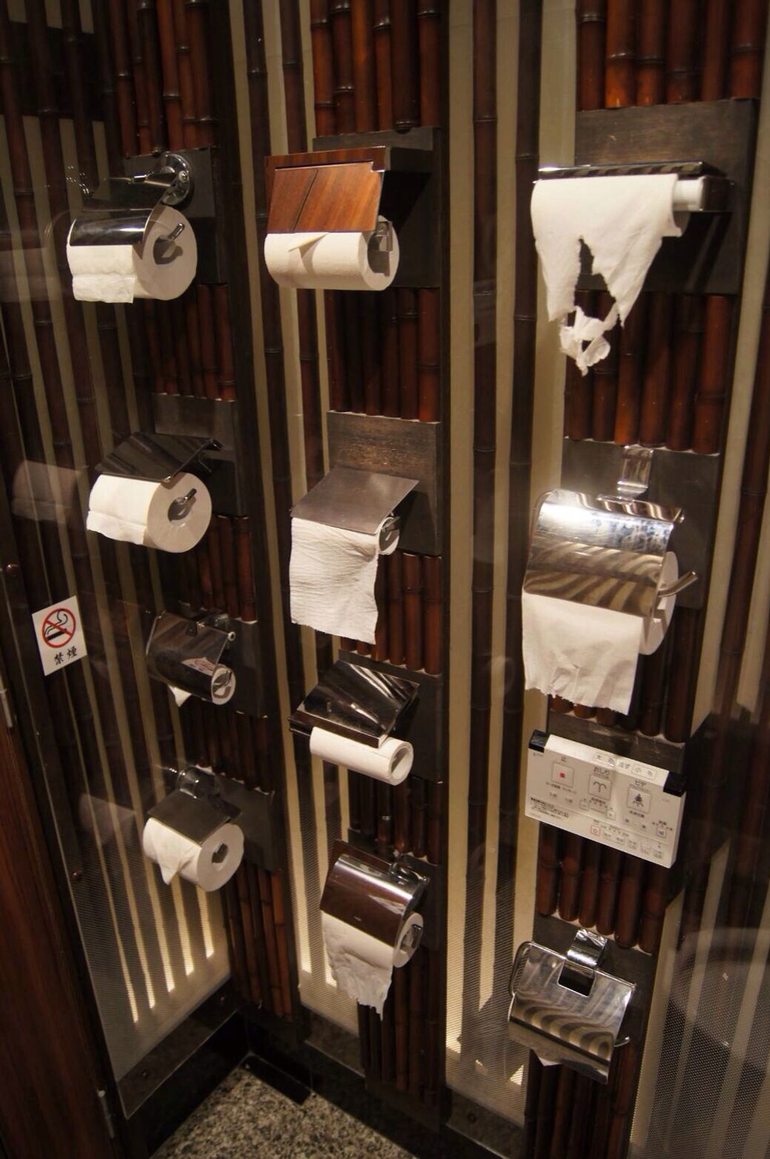 廁所裡的衛生紙提供量很大！似乎很怕客人不夠用⋯