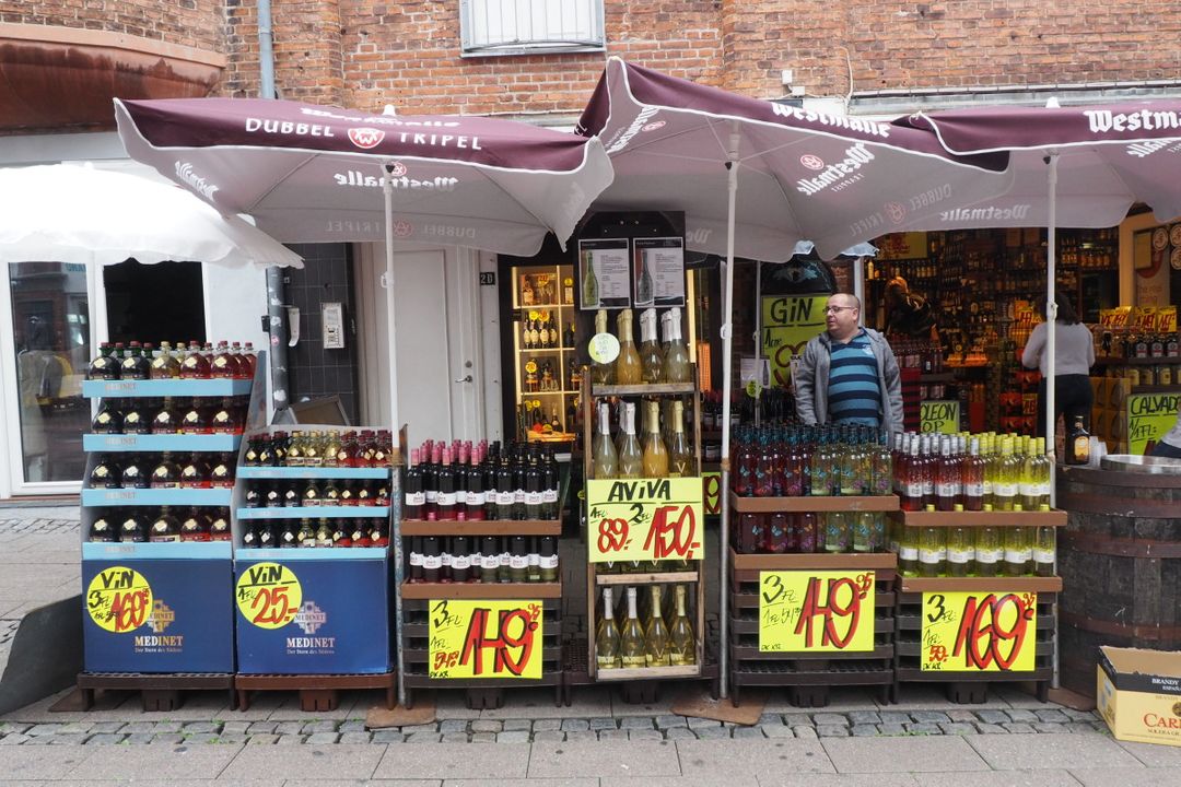 Helsingør鎮上到處都在賣酒，因為瑞典酒比丹麥貴，很多人會過來狂搬酒 XDD