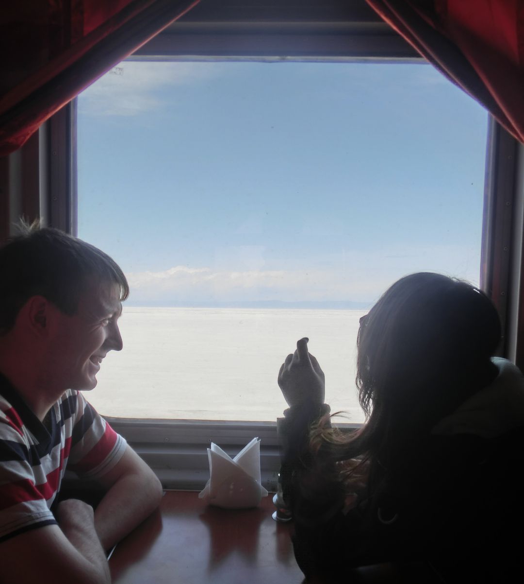 窗外是結冰的貝加爾湖