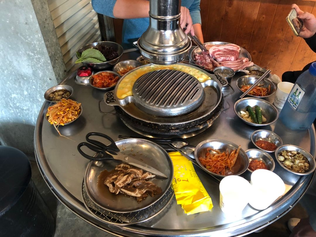韓國吃飯必備___滿滿一桌小菜