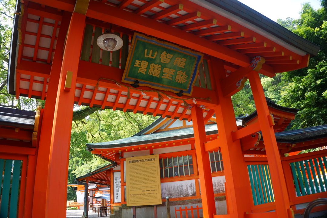 過了這扇門，就會通道青岸渡寺