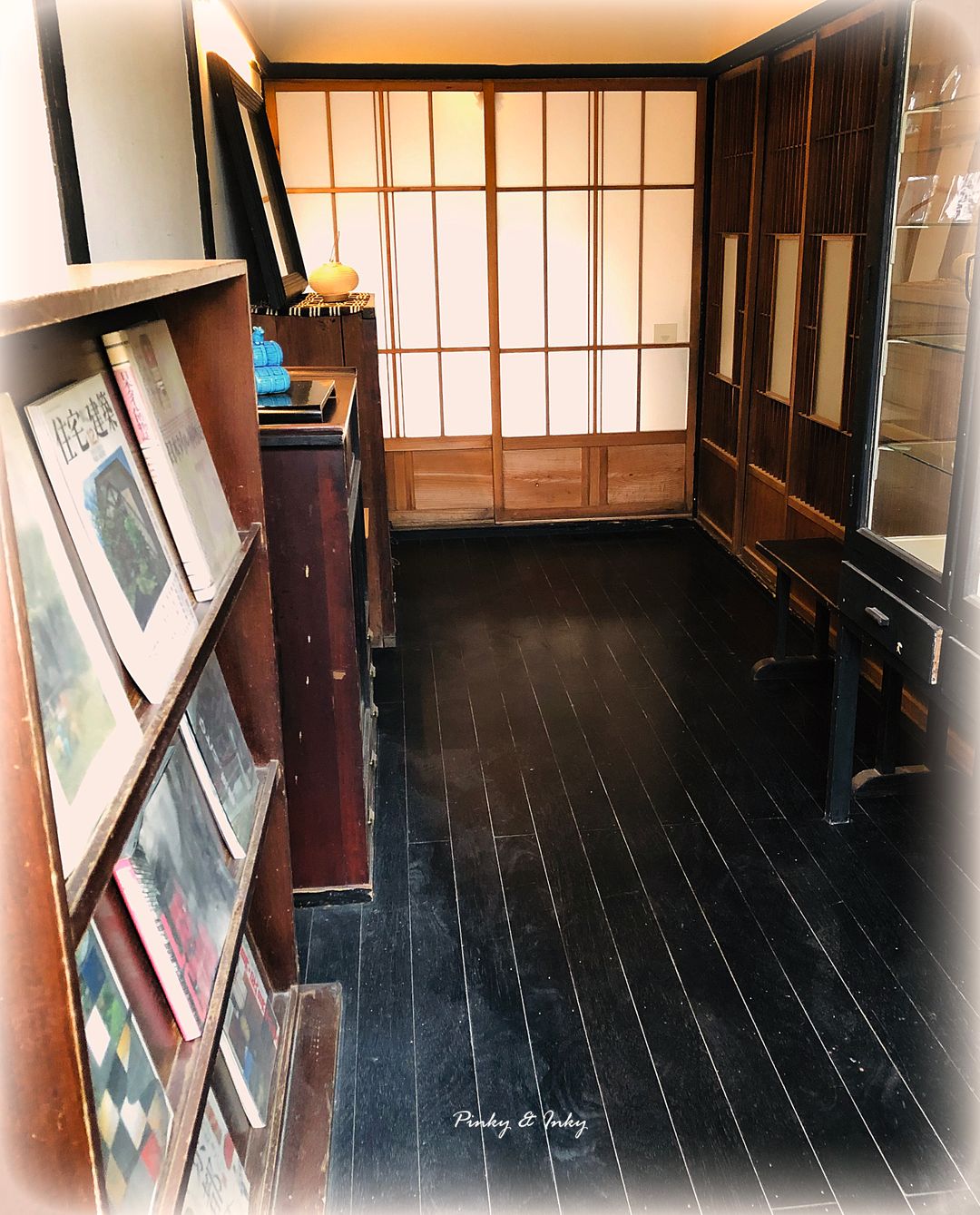 進入衛屋好像到了某個日本人的家裡，也很像回到阿嬤家的感覺，帶著一點緊張、又充滿期待的心情進入 茶事 室內 