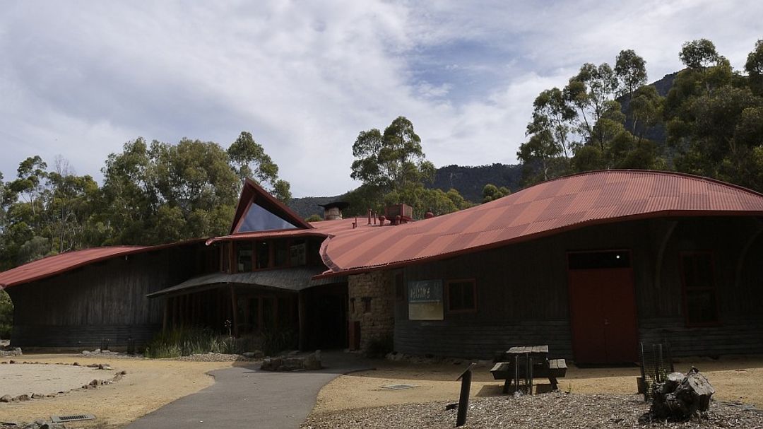 &nbsp; Brambuk – The National Park &amp; Cultural Centre, 低調的建築可以融入周遭環境，也是澳洲建築的特色，不像台灣….&nbsp;&nbsp;