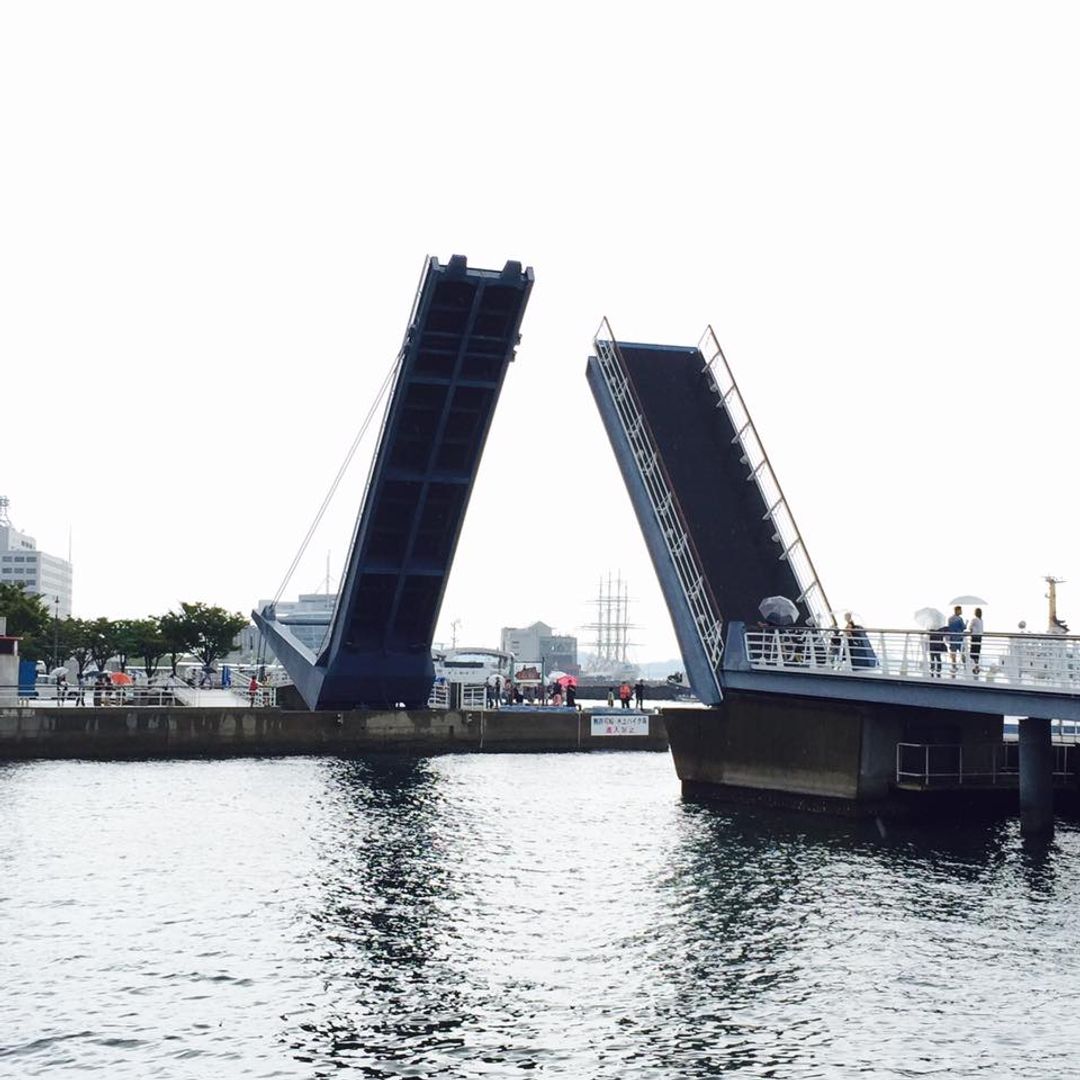 藍翼門司吊橋(讓船經過而可動式開橋)