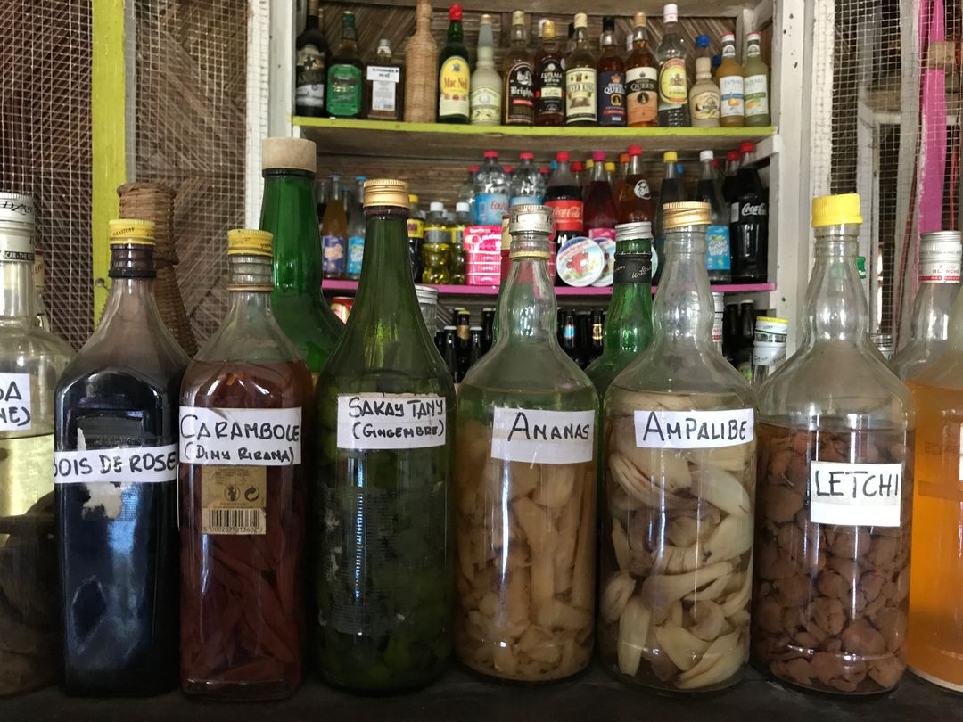 關於馬達加斯加的推薦酒款，local RUM絕對是排名首位。採非常傳統且古法釀造方式，其材料與製程相對天然，味道講求原汁原味，口感溫醇