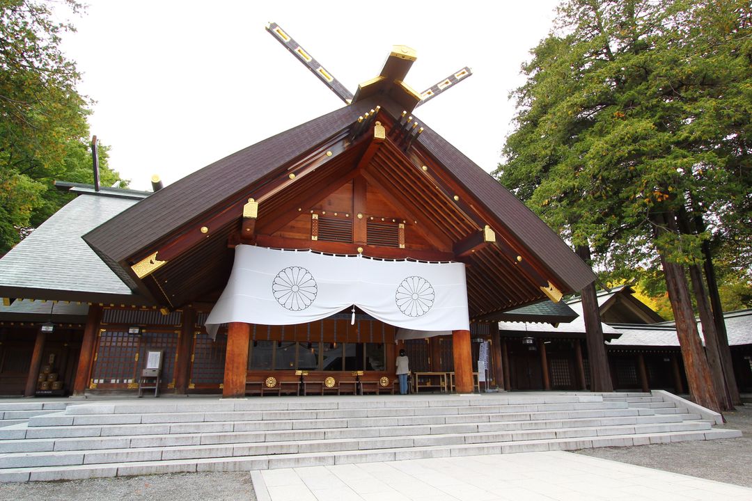 日本 札幌 景點 札幌市區一日遊安排 上 到北海道神宮參拜森呼吸 一定要吃的六花亭限定判官燒 日本 北海道 旅行酒吧