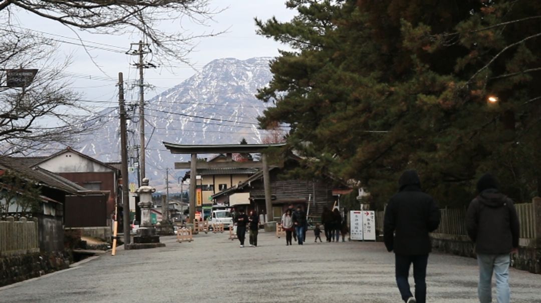 整修中的阿蘇神社，進去參拜一下。