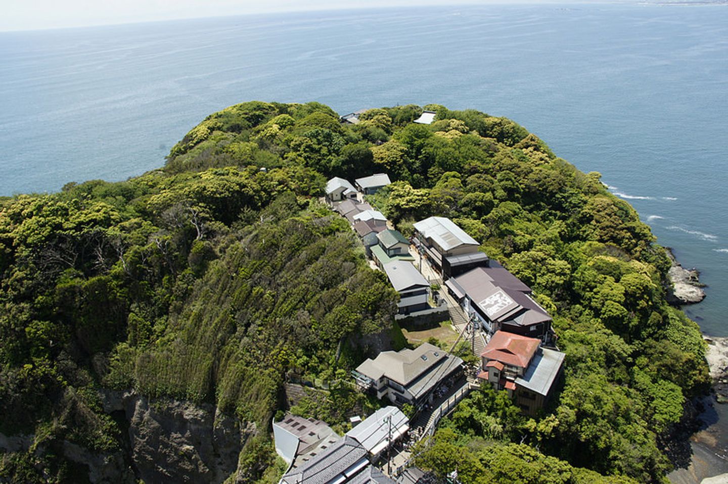 日本 藤澤市 充滿傳說故事的江之島 江島神社 洗錢白龍王 龍宮大神 龍戀之鐘 稚兒之淵 江之島岩屋 江之島展望台 日本 東京 關東 旅行酒吧