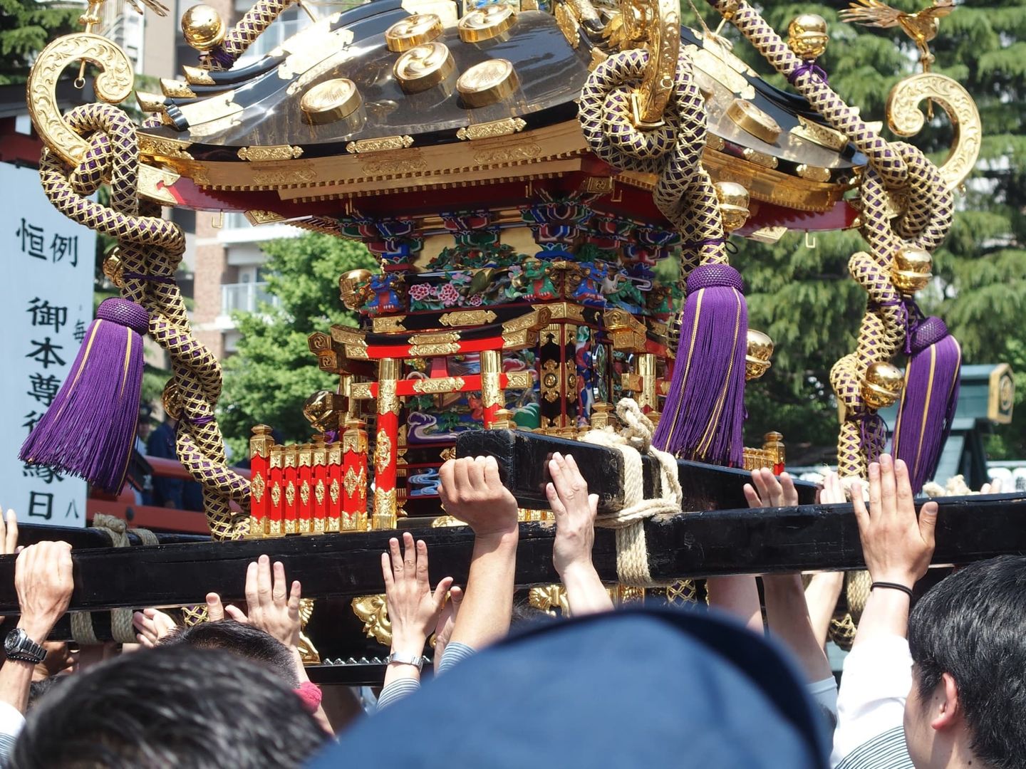 東京淺草「三社祭」名列江戶三大祭典，每年吸引200萬遊客，正式慶典