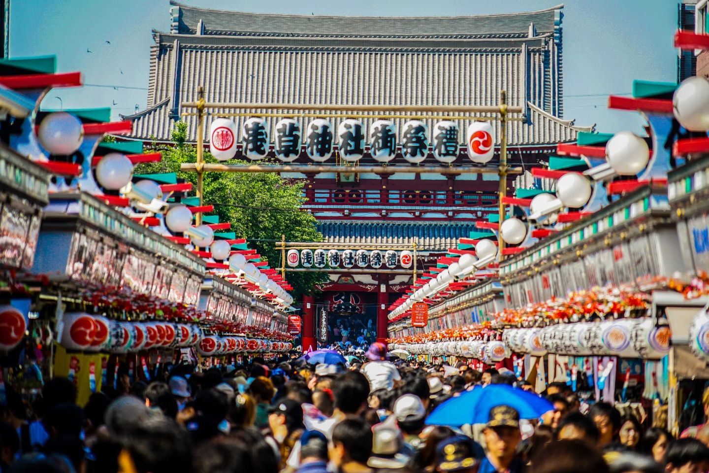東京淺草「三社祭」名列江戶三大祭典，每年吸引200萬遊客，正式慶典
