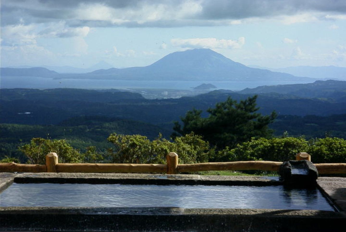 旅行人山莊